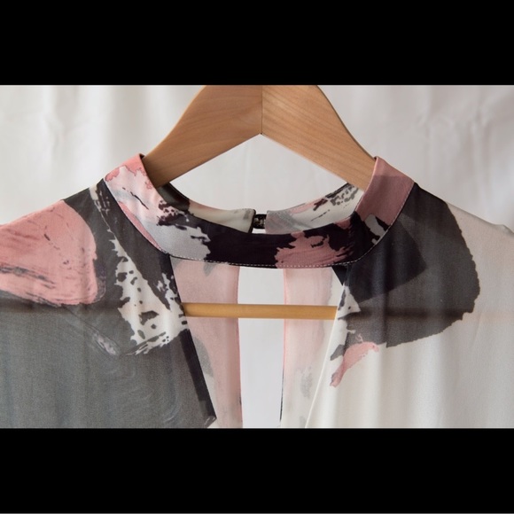 Beautiful dress - Picture 2 of 8